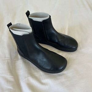 Groundies Women's Toulouse GS1 Black Barefoot Chelsea Ankle Boots US 7 / EU 37